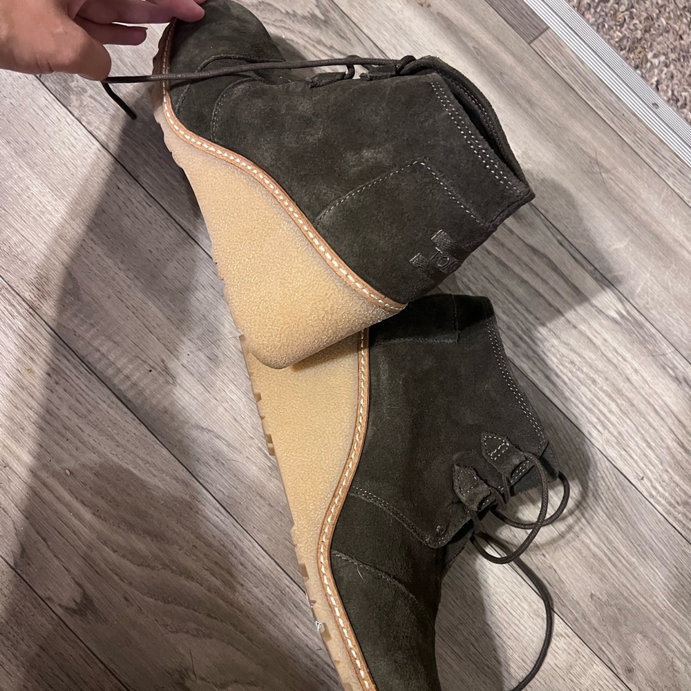 Toms wedge booties